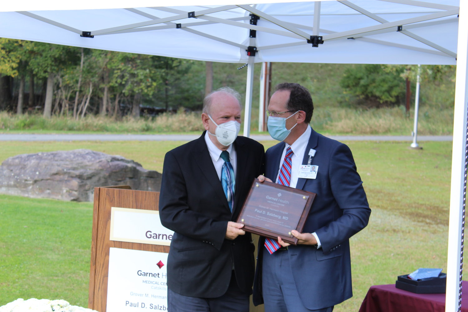 Dr. Paul Salzberg, left, and Garnet Health CEO Jonathan Schiller at the September 29 ceremony.
